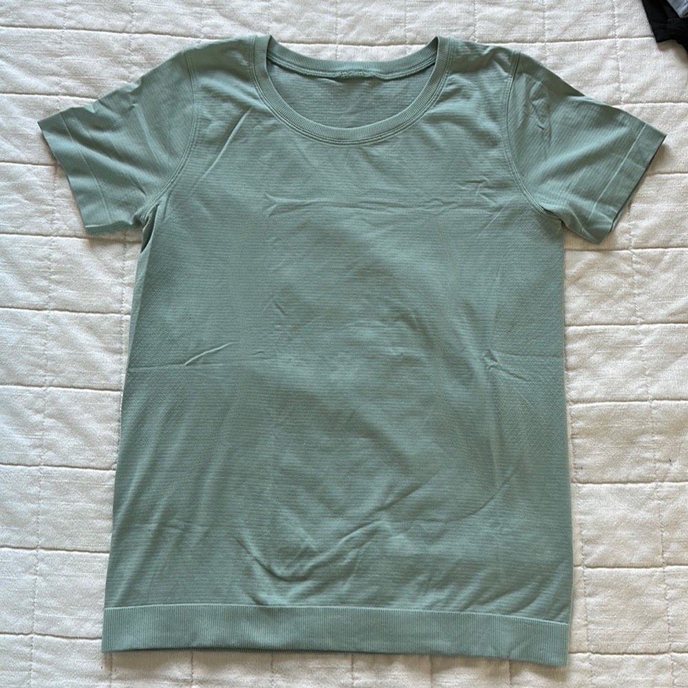 Lululemon workout shirt